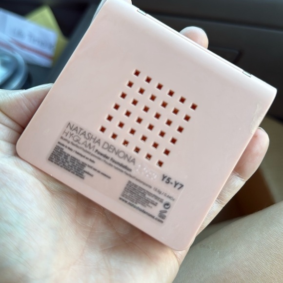 Natasha Denona powder foundation y5-y7 - Picture 3 of 3